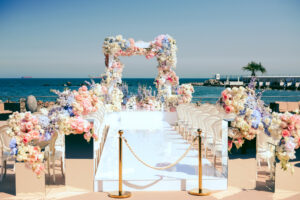 wonderful weddingceremony place near sea decorated by Décoration de mariage